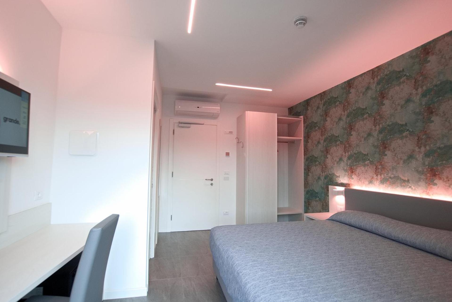 Hotel Paris لينانو سابيادورو المظهر الخارجي الصورة
