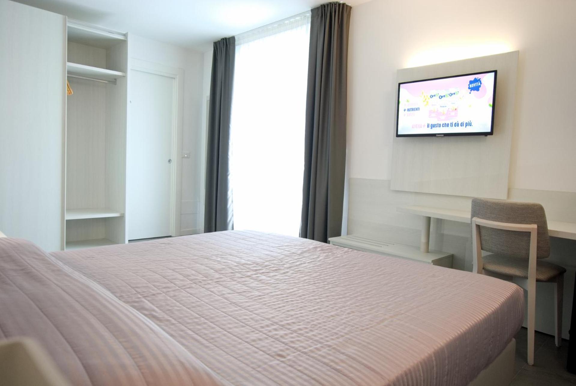 Hotel Paris لينانو سابيادورو المظهر الخارجي الصورة