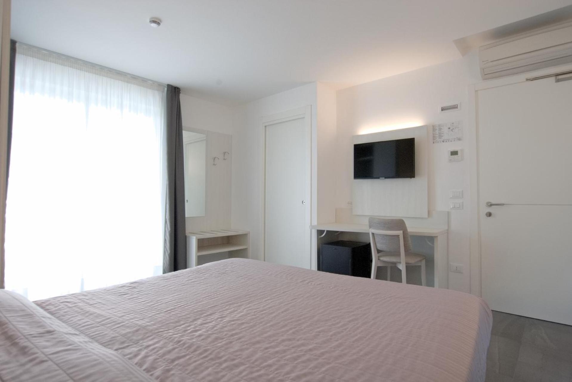 Hotel Paris لينانو سابيادورو المظهر الخارجي الصورة