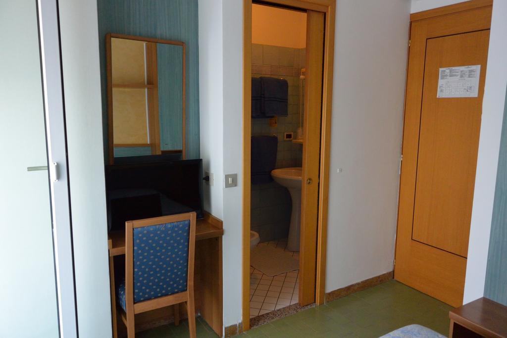 Hotel Paris لينانو سابيادورو المظهر الخارجي الصورة