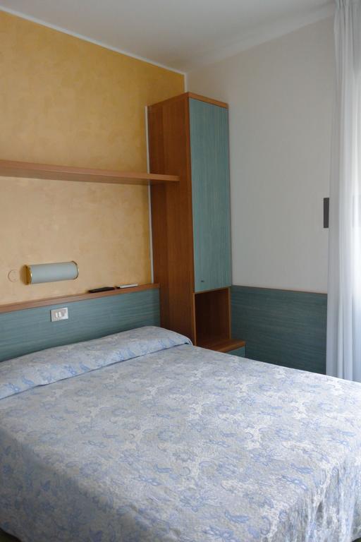Hotel Paris لينانو سابيادورو المظهر الخارجي الصورة