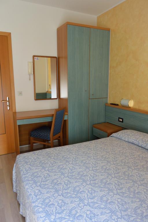 Hotel Paris لينانو سابيادورو المظهر الخارجي الصورة